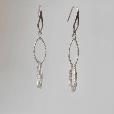 lange geometrische Ohrringe silber – minimalistische Hängeohrringe aus Edelstahl modern und leicht