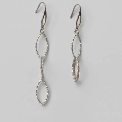 Asymmetrische geometrische Ohrringe silber – minimalistische Hängeohrringe aus Edelstahl modern und leicht