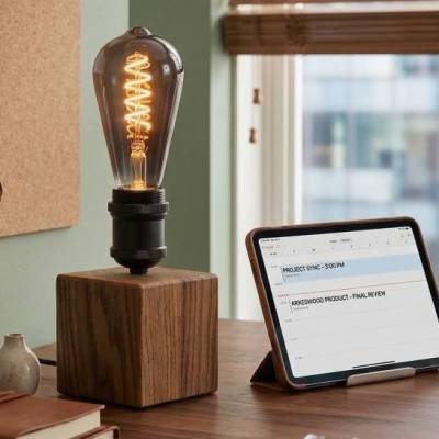 BlackQube Edison | Design-Tischlampe aus Eichenholz | Manufaktur Karlsruhe |