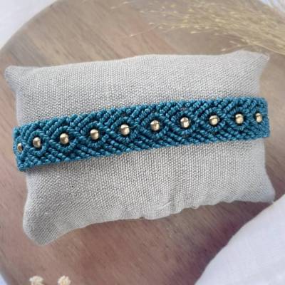 Breites Makramee Armband in Petrol mit Messing Perlen | Handgeknüpft | Größenverstellbar