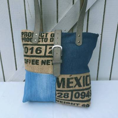Upcycling Shopper / Handtasche aus einem schicken Kaffeesack, Jeans und Gürtel