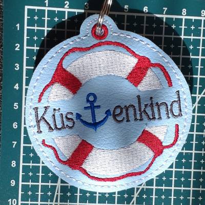 Steuerrad Küstenkind Deko Kunstleder Schlüsselanhänger hellblau – Unikat ca. 8,5 cm Handmade