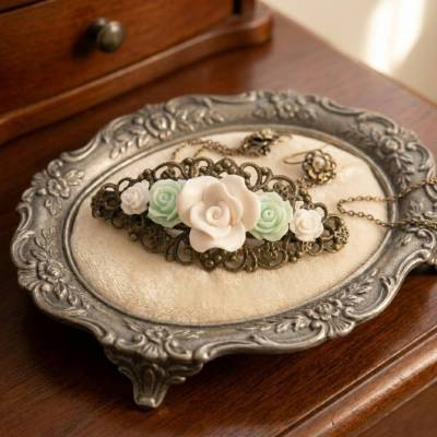 Verzierte Haarspange im Vintage-Stil – Romantischer Haarschmuck mit Resinblumen