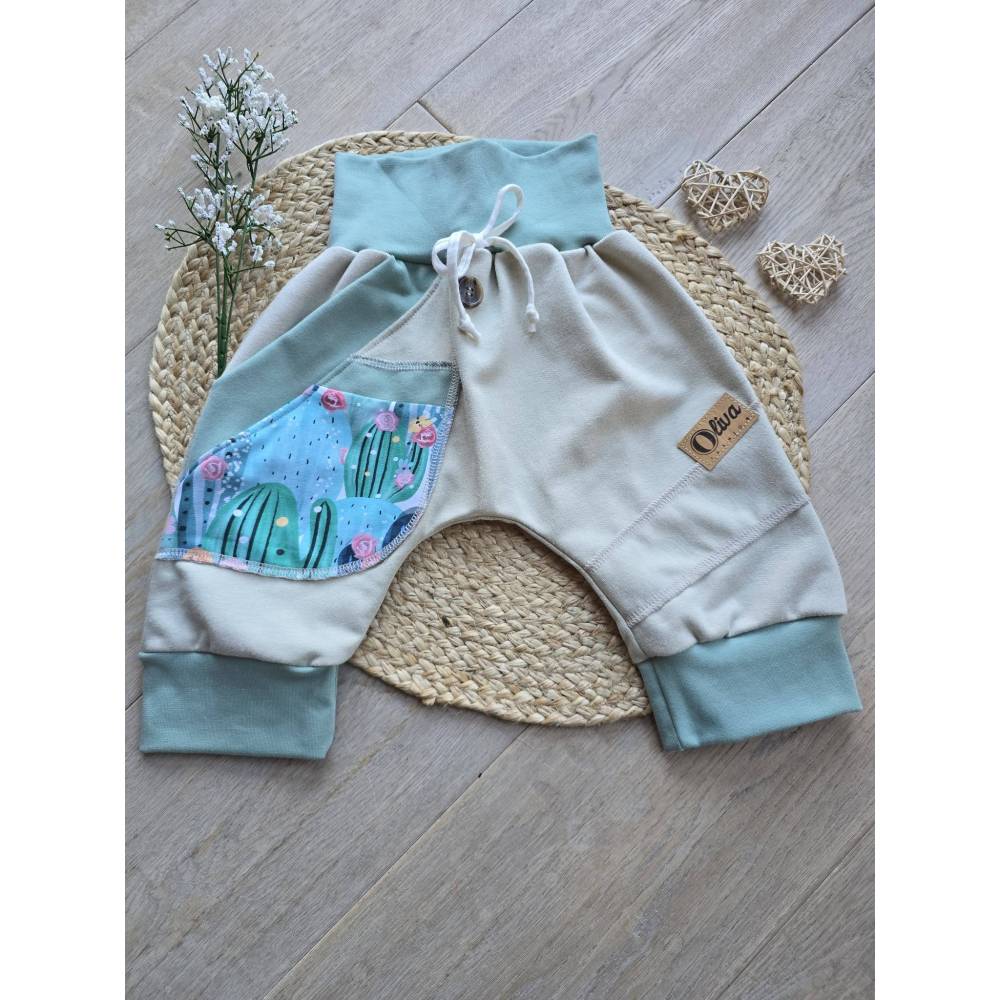 Sommerhose Bio-Pumphose Shorts Gr.98/104 Hellgrn mit Kaktus Unisex &  Einzigartig Kinderhose