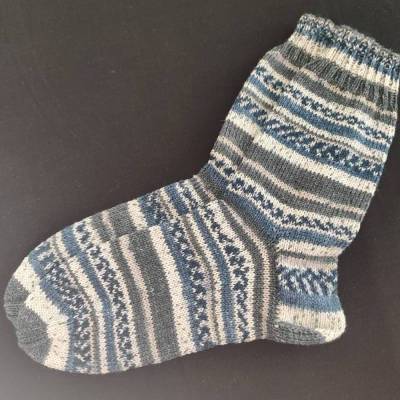 Handgestrickte Socken Gr.42/43 Anthrazit/Dunkelblau/Naturweiß/Gemustert