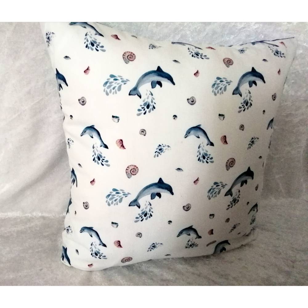 Dekokissen Delfine 30x30 cm – Handgefertigter Kissenbezug aus Baumwolle für Kinderzimmer