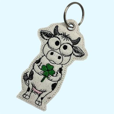 Schlüsselanhänger KUH mit Kleeblatt / Gestickt / Taschenbaumler / Stickerei / Besondere Geschenkidee