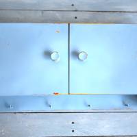 blaues Wandschränkchen mit Haken Shabby Chic