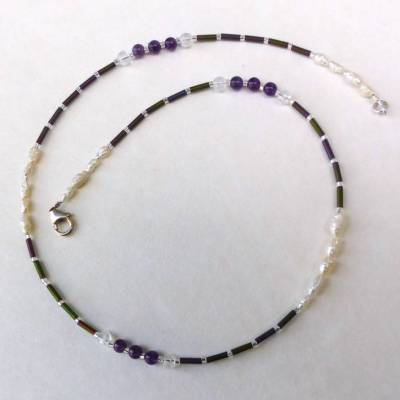 minimalistische Halskette crem-lila mit Naturperlen und Edelsteinen, ein Traum - handgefertigt von Elfe Schmuck Design