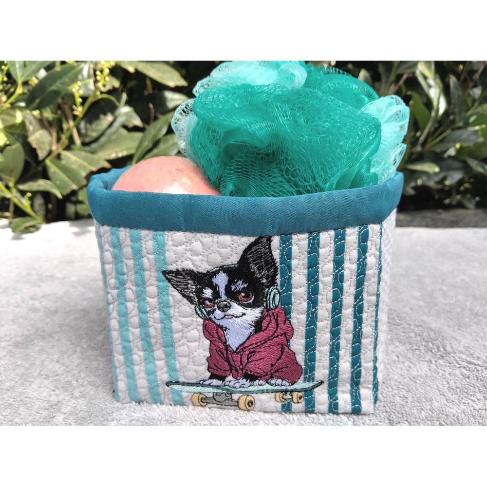Chihuahua Stickdatei schwarz/weiß 18x18cm bzw. 20x20cm – Skater Hund mit Hoodie & Kopfhörer Bild 6