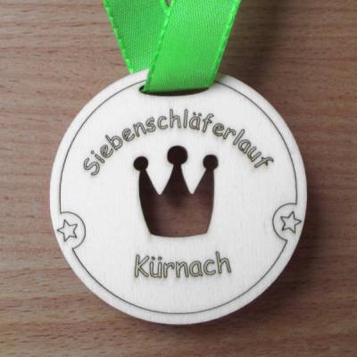 Holzmedaille Krone für Kinder mit Lasergravur, individualisert nach Kundenwunsch