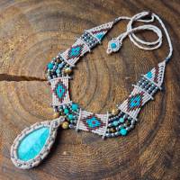 Makramee-Halskette mit Amazonit-Anhänger und Edelstein-Perlen – Collier, Boho Halskette