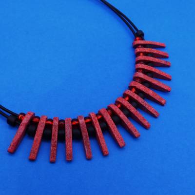 Lederkette, Keramikkette SPIKES, kaminrot feuerrot, schwarz, Collier, Statementkette, Halskette, Handarbeit, Perlen