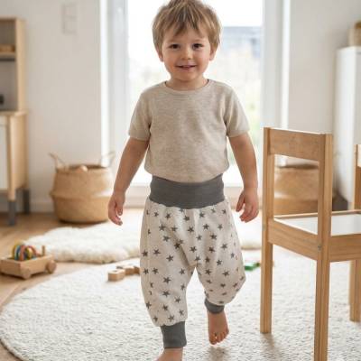 Materialpackung Pumphose Wohlfühlhose Gr. 56 - 122 weiß mit grauen Sternen