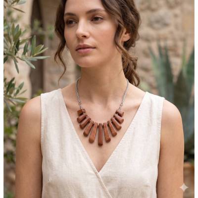 Statementkette aus Goldstein und Edelstahl – Collier mit einzigartigen synth. Goldsteinperlen