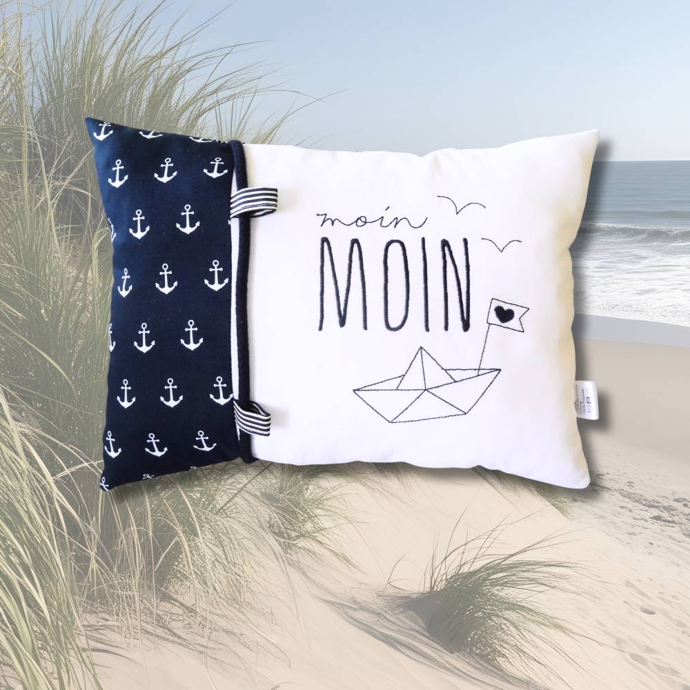 Maritimes Kissen 25x35cm blau bestickt mit Faltboot & Wunschtext – Dekokissen Geschenk Moin moin