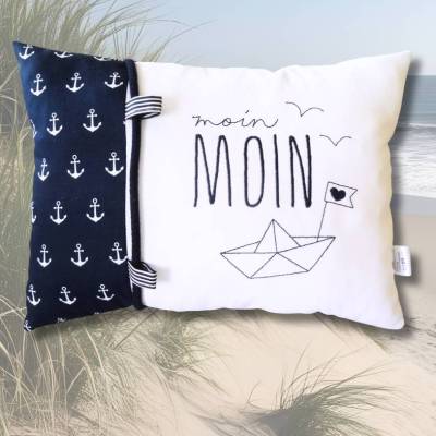 Maritimes Kissen 25x35cm blau bestickt mit Faltboot & Wunschtext – Dekokissen Geschenk Moin moin