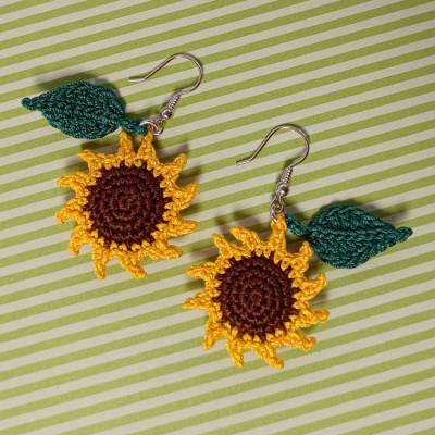 Ohrringe Sonnenblume mit Blatt sehr fein aus Baumwolle gehäkelt mit Silber-Ohrhaken