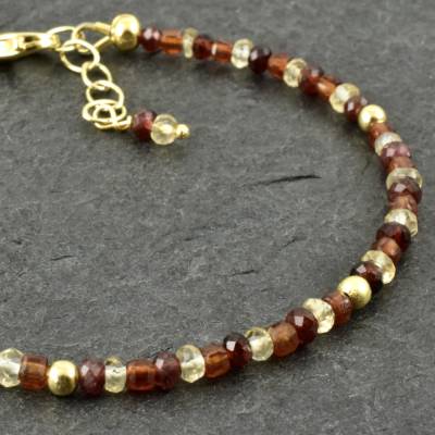 Feines Edelsteinarmband mit Granat, Citrin und vergoldetem 925er Silber, zarter Armschmuck, Geschenk Freundin rot gelb