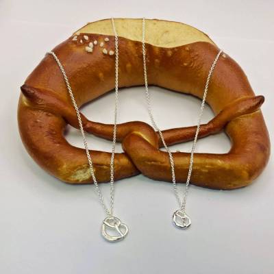 Silberne Brezel mit Kette, Brezelanhänger in Silber 925