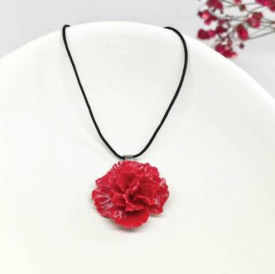 Roter Nelken Anhänger Polymer Clay rote Blüten Halskette