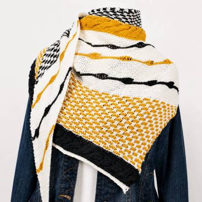 Strickanleitung Dreieckstuch – modernes Tuch im Mustermix mit Zöpfen