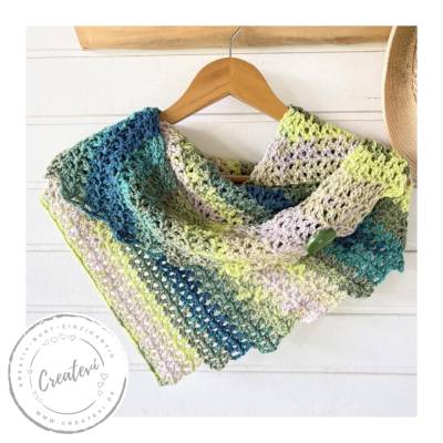 Drachenschwanzschal gehäkelt grün creme petrol Farbverlauf mit Glitzer – Häkelschal Dreiecksschal handgemacht