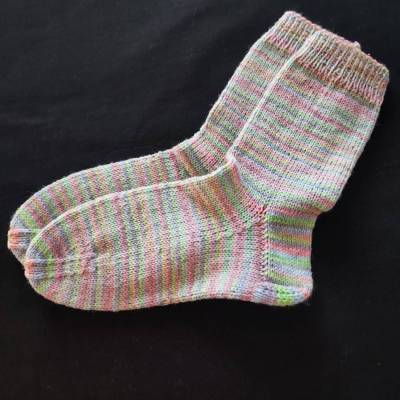 Hangestrickte Socken Gr.34/35 in zarten Pastelltönen geringelt