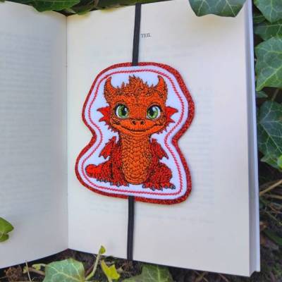 Niedlicher Drache Lesezeichen ITH Stickdatei 10x10cm – Fantasy Gadget für Lese- und Stickbegeisterte