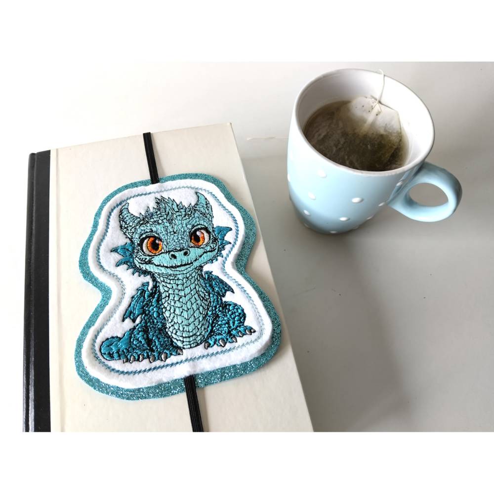 Niedlicher Drache Lesezeichen ITH Stickdatei 10x10cm – Fantasy Gadget für Lese- und Stickbegeisterte Bild 10