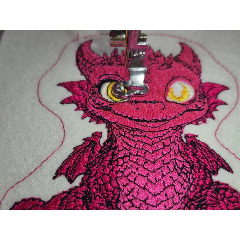 Niedlicher Drache Lesezeichen ITH Stickdatei 10x10cm – Fantasy Gadget für Lese- und Stickbegeisterte Bild 3