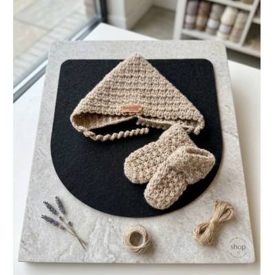 Set, gehäkelte Babypixymütze mit Söckchen. 0-3 Monate 