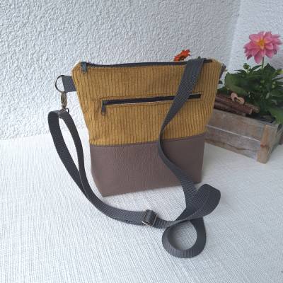 Schultertasche Crossbodytasche Damen aus Cord und Kunstleder in ocker taupe