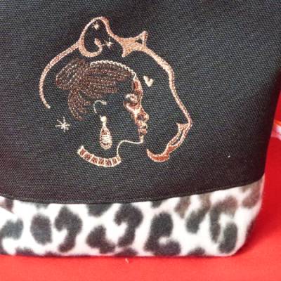 Kosmetiktasche mit Afrika Stickerei