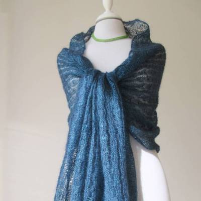 Zarte Stola aus Mohair-Alpaka Mix in Teal, festlicher Schal blau-grün mit dezenten Glanz, elegantes Schultertuch