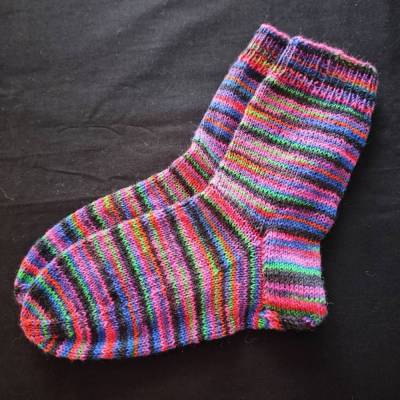 Handgestricke Socken Gr.34/35 in kräftigen Farben geringelt