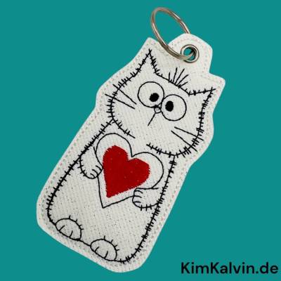 Schlüsselanhänger Katze mit Herz / Gestickt / Taschenbaumler / Stickerei / Besondere Geschenkidee