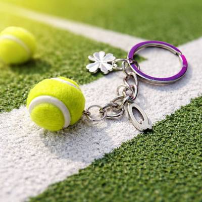 Personalisierbarer Tennis Schlüsselanhänger mit Mini Tennisball & Buchstabe – Geschenk für Tennisspieler