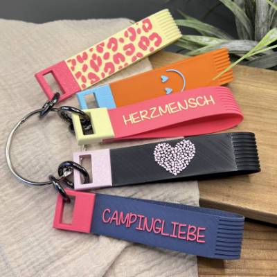 Schlüsselanhänger 3D Druck mit Karabiner bunte Designs Geschenk Tasche Leomuster Smiley Herzmensch Campingliebe