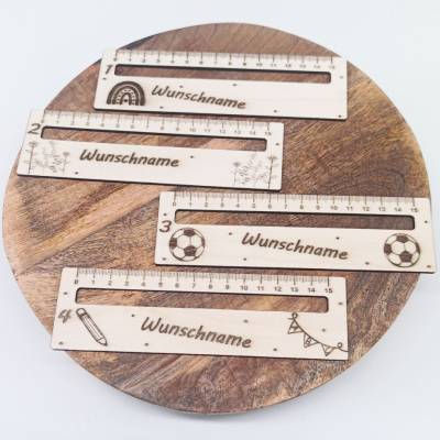 Lesehilfe aus Holz mit Namen für Schulkinder und Schulstarter