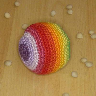 gehäkelter Ball, Antistressball, Spielzeug, regenbogenfarben, Baumwolle, Handarbeit