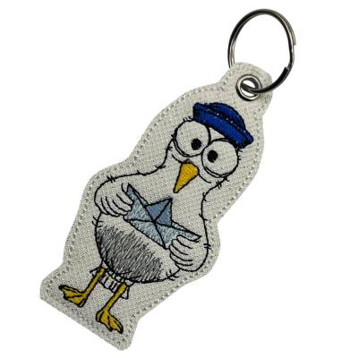 Schlüsselanhänger Möwe mit Schiff - Boot / Gestickt / Taschenbaumler / Stickerei / Besondere Geschenkidee