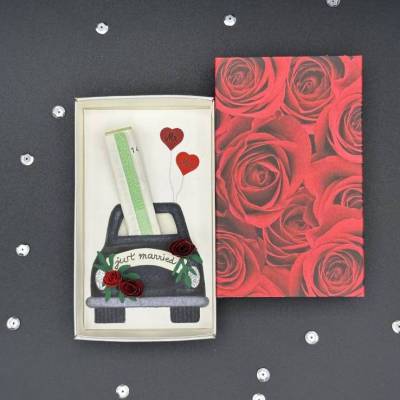 Geschenkbox Hochzeit – Handgemalte Geldgeschenkbox mit Rosen & Hochzeitsauto