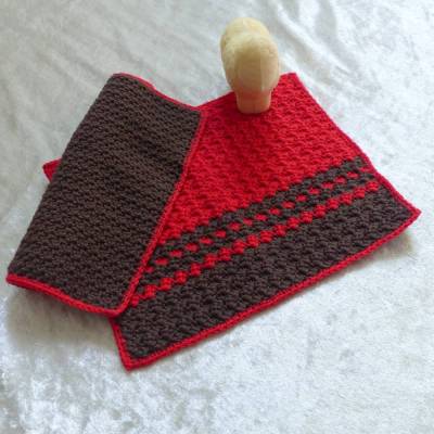 Gehäkeltes Spültuch aus weichem Baumwollgarn in Kaffeebraun / Rot
