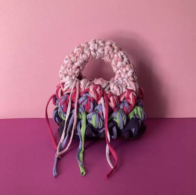 Handtasche in Pink, Grün & Blau – Handmade Häkeltsche mit Fransen I Retro Unikat von Woolbloomy