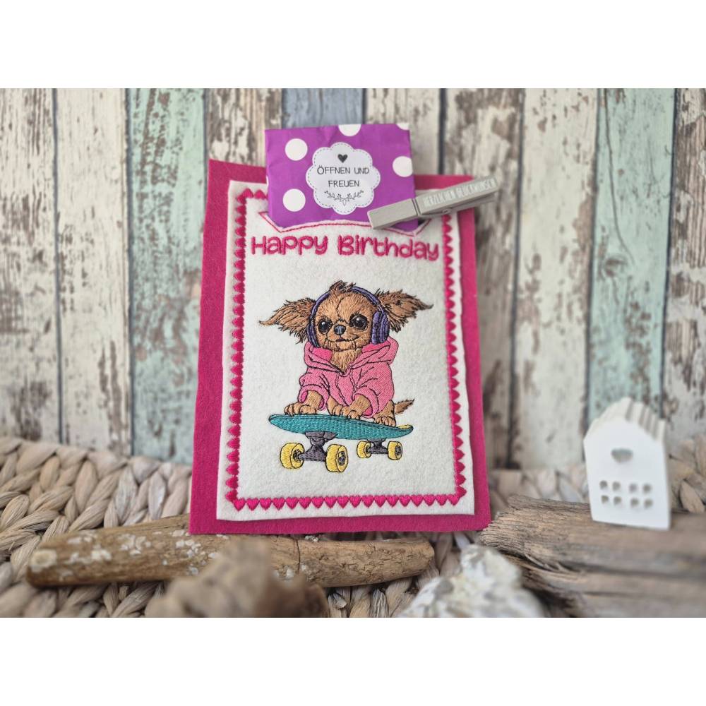 Langhaar Chihuahua Stickdatei 10x10cm – Skater Hund mit Skateboard, Hoodie & Kopfhörer Bild 4