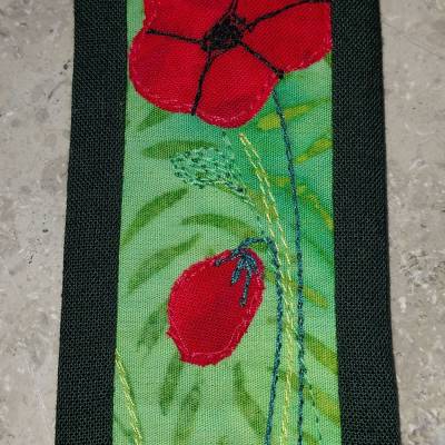 Patchwork Lesezeichen – Klatschmohn, Mohnblume, handgenäht, 13,5 x 5 cm, Unikat