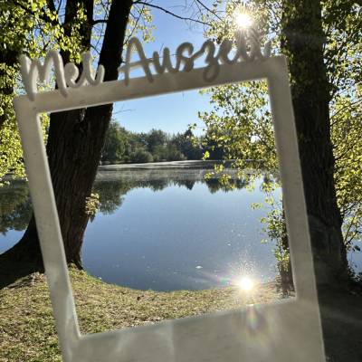 3D-gedruckter Fotorahmen mit bayerischem Spruch – „Scho schee“, „Mei Auszeit“ & mehr – handgemacht in Bayern