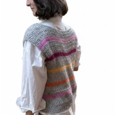 Gehäkelter grauer Damen Pullunder mit bunten Streifen, Slipover aus Mohair-Mix Größe M, ärmelloser Pullover
