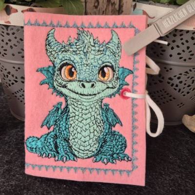 Niedlicher Drache 10x10cm – Stickdatei mit natürlichen Augen & filigranen Details